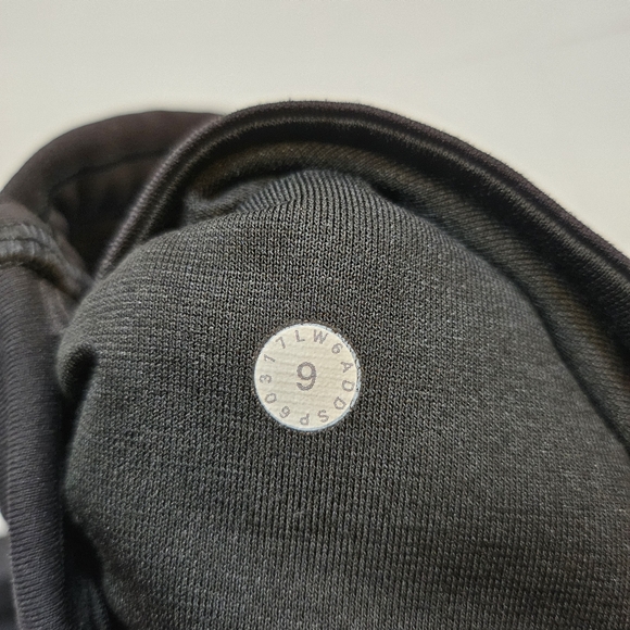 EUC 💎 Lululemon Train Times Crop (17") (Black) - Picture 10 of 13